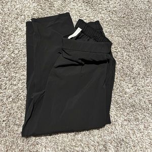 Lululemon pants size 8 cropped